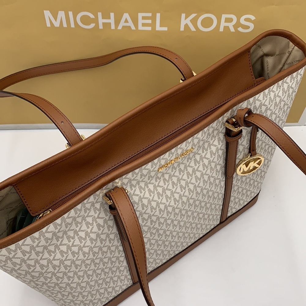 MICHAEL KORS TOP ZIP LARGE SHOULDER TOTE VANILLA COLOR NWT - Picture 9 of 16